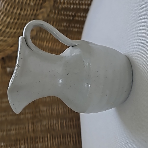 WILLIAMSBURG POTTERY Vintage Hand-Carved Salt Glaze Pitcher Gray & Cobal… - Picture 2 of 9